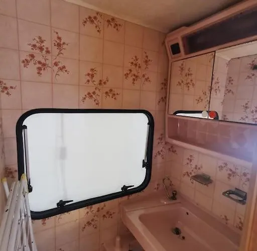 Campolohel- Przyczepa Kempingowa *